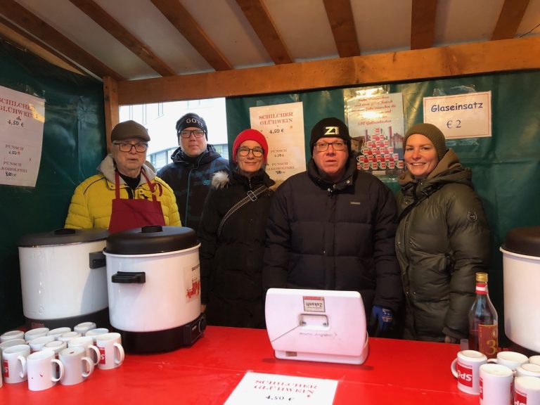 Mehr über den Artikel erfahren Alle Jahre wieder am Adventmarkt